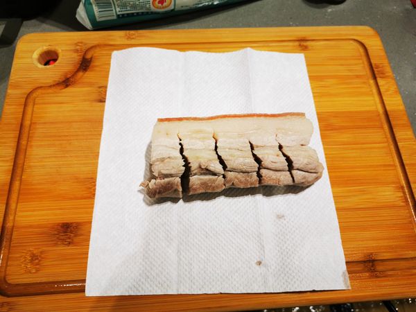 焯水10分鐘後 取出擦乾水分