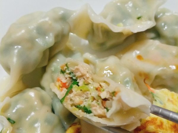 完成！芹菜餃子比一般水餃鮮美清爽，還可以煎成煎餃也很美味