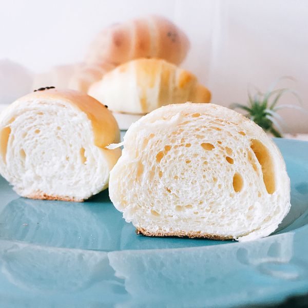 好溫柔的小餐包。滋潤柔軟，越嚼越香。