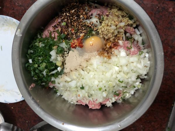 所有材料ㄧ放一個大鍋子內
攪拌均勻