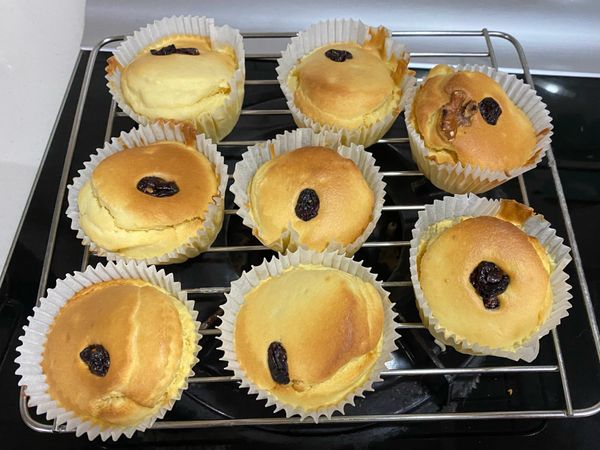 放入氣炸鍋160度15分鐘，在6分鐘時把蛋糕轉向繼續氣炸，在170度3分鐘上色❤️