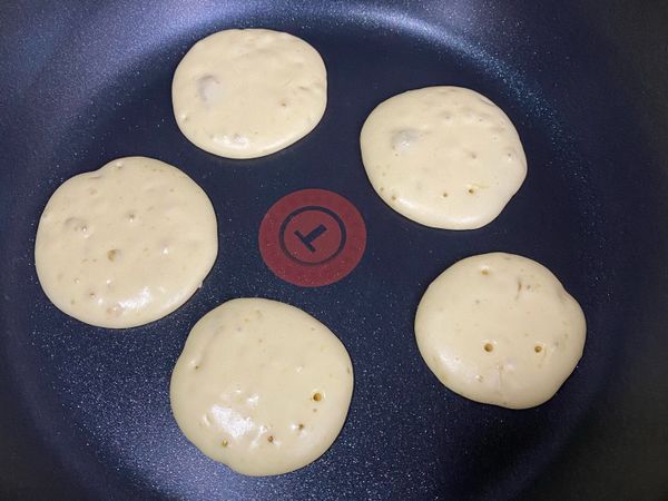 等待過程煎鬆餅給惡魔吃