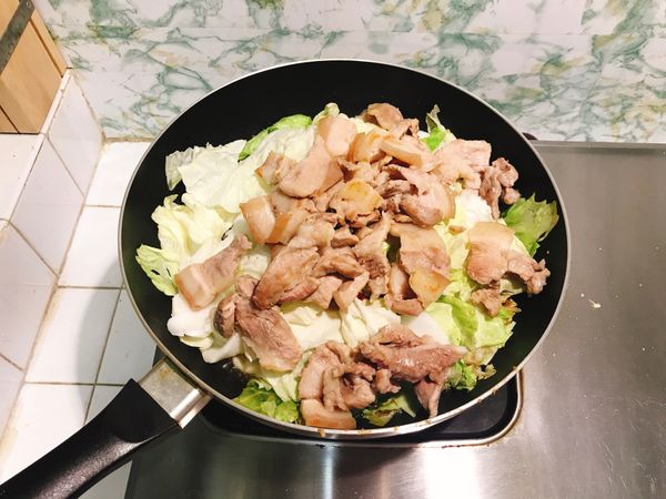 4. 再下豬肉、調味料拌勻，悶至15-20分鐘就完成囉✅