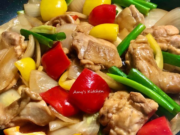 ✅拌炒，熄火。
20分鐘純食材無水燒雞腿上菜囉。