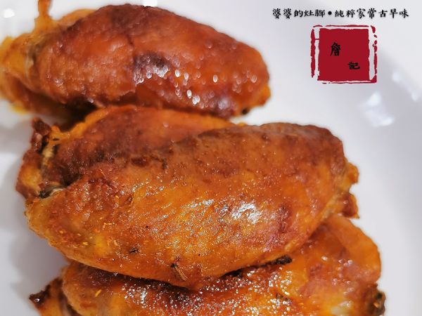 烤至表皮深褐色，也呈現乾燥的皮，就可以呈盤了，因為醃製過程沒有做太重口味，所以烤過也不會過黑或太鹹。