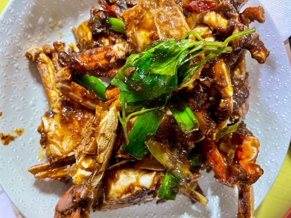 沙茶🦀️澎湖野生扁蟹
1蔥薑蒜辣椒爆香
2沙茶
3螃蟹🦀️豆瓣米酒
4 味霖蠔油醬油拌炒
5蓋鍋悶8分鐘
6蔥九層塔起鍋