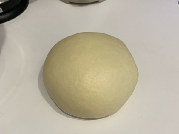 整圓後放入鋼盆中，第一次發酵60～90分鐘（約2倍大）