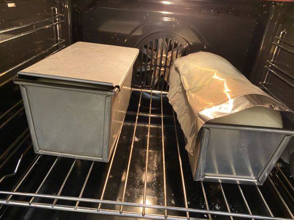 烤焙溫度210度，時間40～50分鐘

帶蓋的我是烤了快1小時
帶錫箔紙的我是烤40分鐘，所以顏色比較白喲