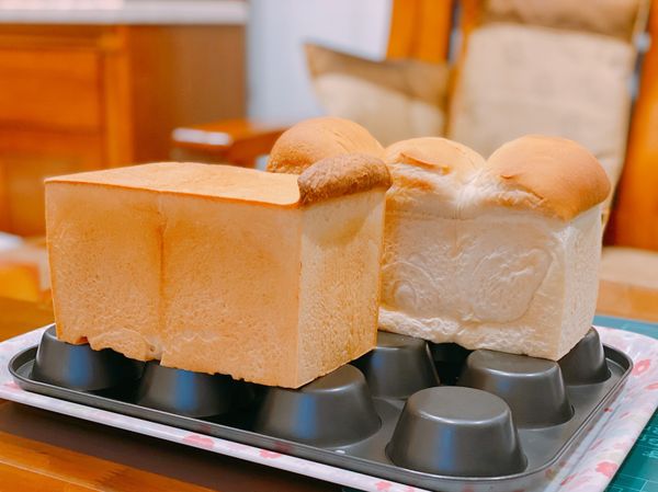 出爐、冷卻
哈哈哈吐司蓋子要蓋好哦！
不然就會像這樣從旁邊竄出來😂