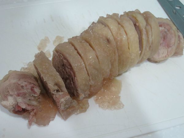 冰透後即可切片享用。