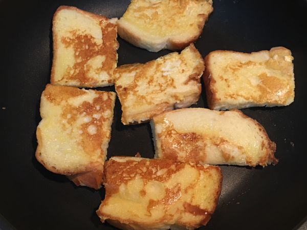 平底鍋中放少許油，小火煎到二面都恰恰即可。