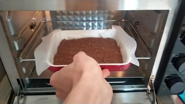 烤箱預熱10分鐘，180度烤30分鐘。