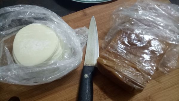 準備好水餃皮跟年糕