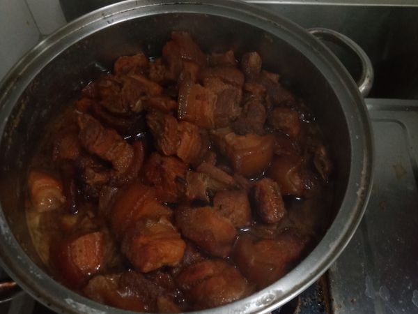 要隨時注意有沒有沾鍋
兩個小時候香噴噴的紅燒肉就完成了