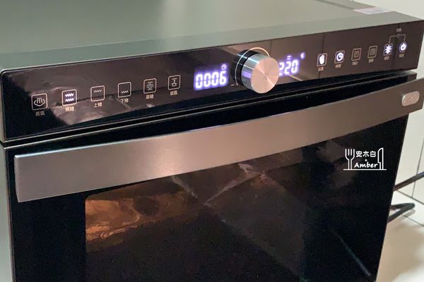 在排程即將結束後，打開爐門，視魚的狀況，取出烤好的小蕃茄，魚可以再重入蒸氣烘烤爐內，拉高烤溫再烤一下。按下電源-&gt;選擇左側「燒烤」功能-&gt;再按下右側「溫度」，旋轉中間旋鈕，溫度調到「220 ℃」-&gt;再選擇右側「時間」，調整時間到6分鐘，按壓中間旋鈕即啟動。