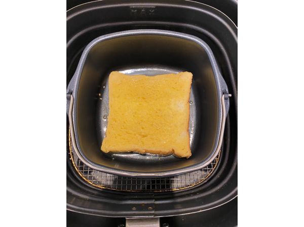吐司放入烘烤鍋設定180對5分鐘