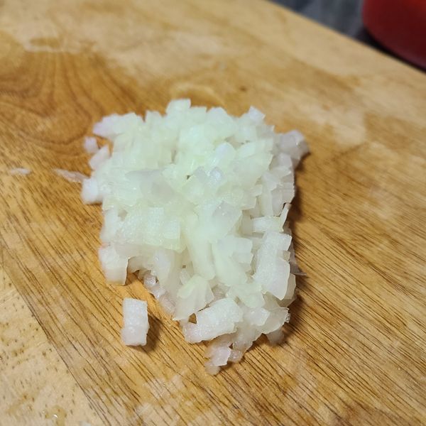 洋蔥切碎末備用