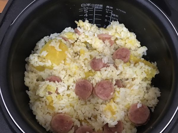 加少許白胡椒粉、鹽巴、雞粉做調味即可。