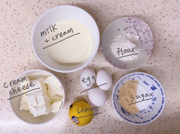 《前置作業》
備料，將奶油乳酪放置常溫退冰（也可用微波爐微波約一分鐘即可變軟）
-
★ 常溫的雞蛋做出來的效果較好呦
