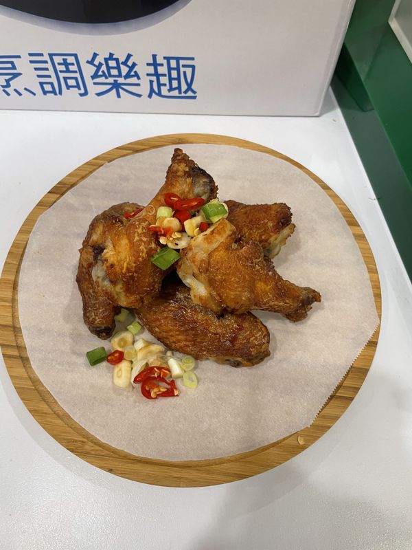 起鍋即可吃到酥脆的炸雞了