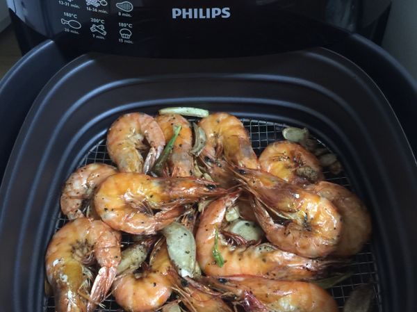 再將溫度調高到190度，續炸兩分鐘，讓蝦殼酥脆