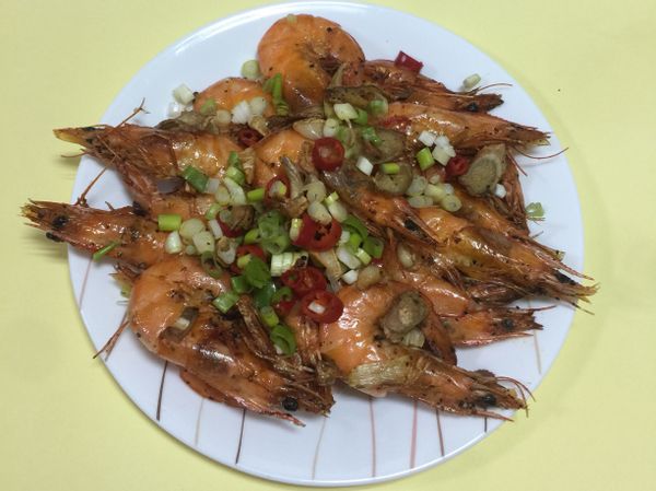 起鍋前灑上蔥花、辣椒末拌一下。喜歡辣味的作法可以在最後190度兩分鐘時將辣椒末放入一起氣炸