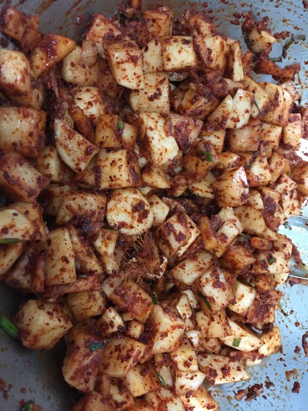 放入空瓶，蓋上瓶蓋，常溫放四天，再放入冰箱等待兩週到三週後可食用。（冬季）