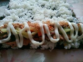 打開壽司.鋪上食材