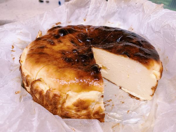 放入冰箱冷卻（四小時）（放置一晚上為佳）
-
★ 蛋糕頂部可撒些檸檬皮增加美觀