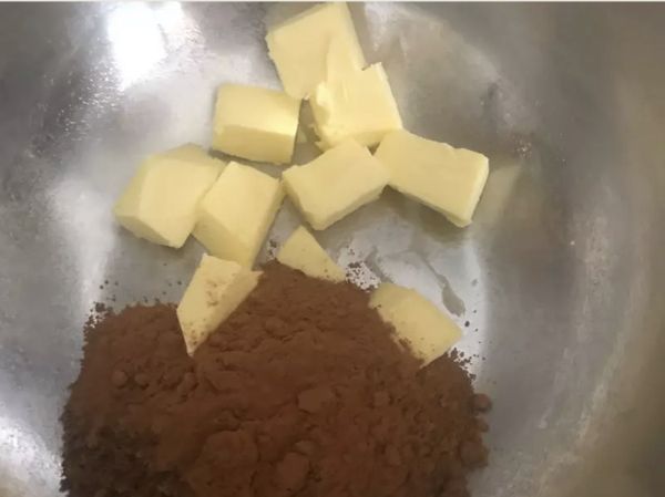 準備內餡部分

軟化的奶油、黑糖、肉桂粉拌勻