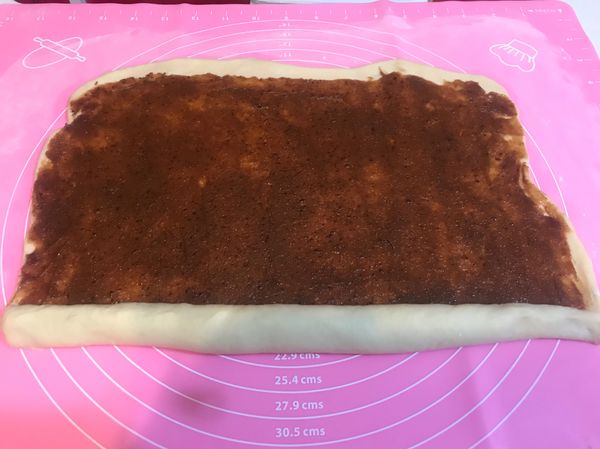 將麵糰由下往上捲