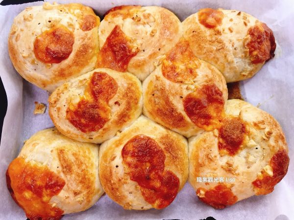 香噴噴的蒜香起司麵包就出爐囉～