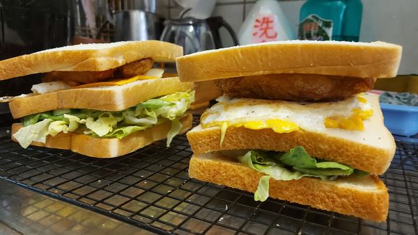 蓋上最後一層吐司