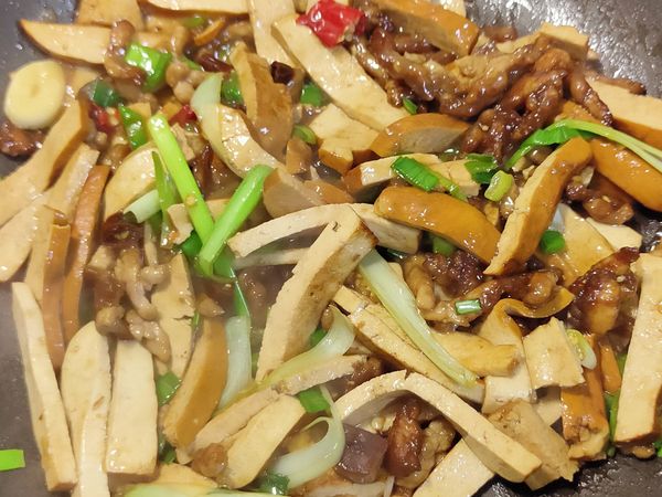 加入蒜苗絲即可起鍋。