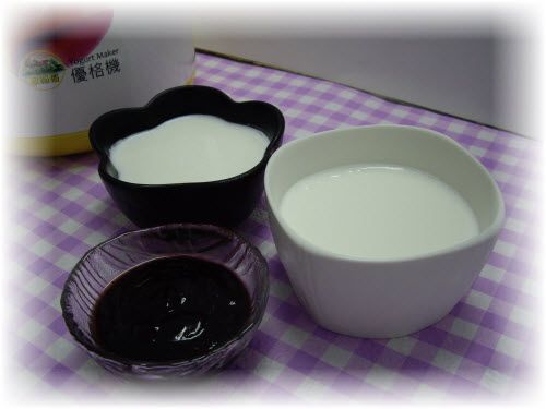 今天運用新鮮自製優格與桑葚果醬；桑葚果醬可以自行製作也可以買現成的喔~:)