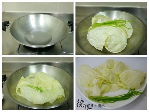 用不銹鋼炒鍋加少量水，將高麗菜葉整齊排入，芹菜梗罷在高麗菜上面，蓋上鍋蓋，開火燜煮約5~6分鐘，即可撈起放涼。