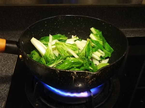 加入白菜略炒。