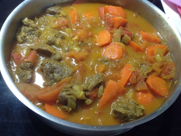 25分鐘後開蓋满滿的蔬菜湯汁