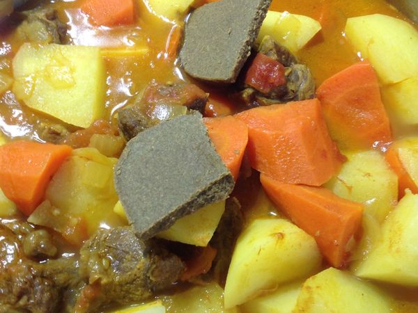 加入二塊日式辛味咖哩塊