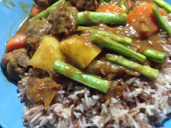 真的不加一滴水的日式咖哩牛肉飯上桌囉。