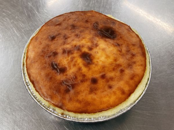 烤箱200/200預熱
以水浴法的方式先烤10分鐘讓蛋糕表面上色後，再降到150/150烤約40分
將烤好的蛋糕放涼後，放入冰箱靜置一天等蛋糕塑型完成後再脫膜