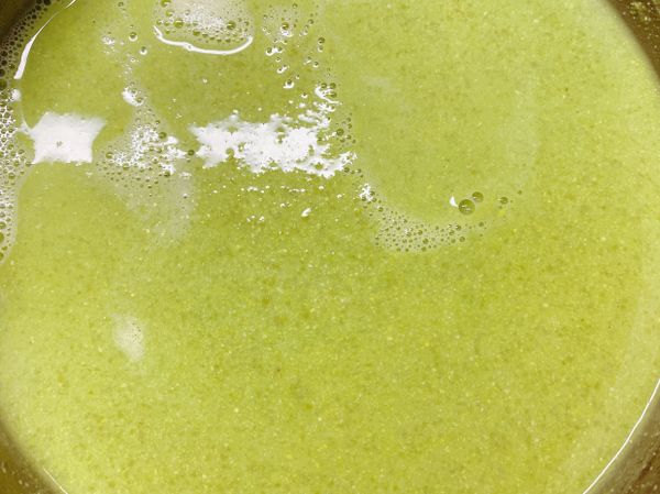 煮滾後

用調理棒（或果汁機）打成泥

越細越好

加入奶油融化後.再加入馬鈴薯水勾芡

就完成啦✅

是不是超簡單😉