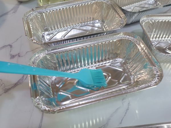 模具刷上油防沾黏