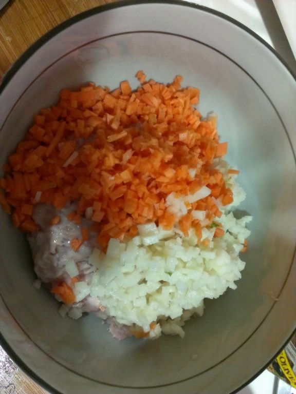 馬鈴薯和胡蘿蔔切成細末