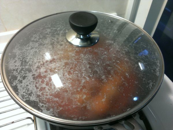 蓋子鍋蓋悶煮約五分鐘