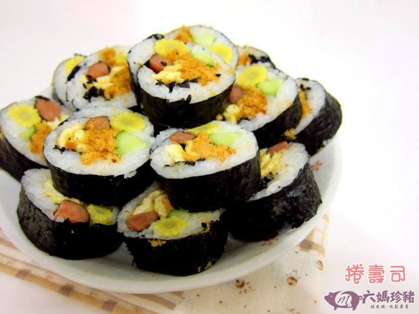 完成的壽司柱，再來個剖面秀，鏘鏘～完成！