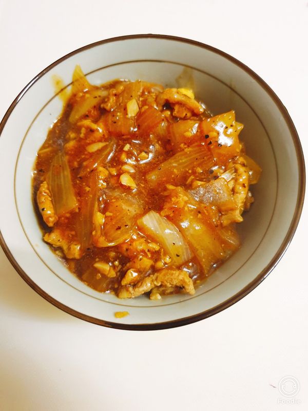 肉嫩、醬香、辣中帶甜的燴飯完成