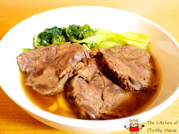 或是燙個麵與蔬菜，加入一些滷汁與高湯，即變成牛肉麵^^