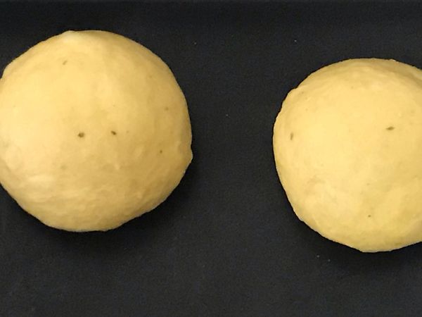 排氣後均分7等分，滾圓再鬆弛20分鐘。