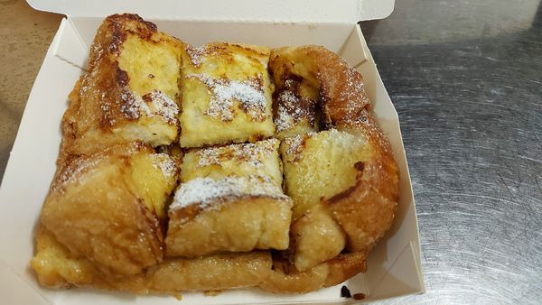 最後放進盒中    切成6等分   灑點糖粉就可以了